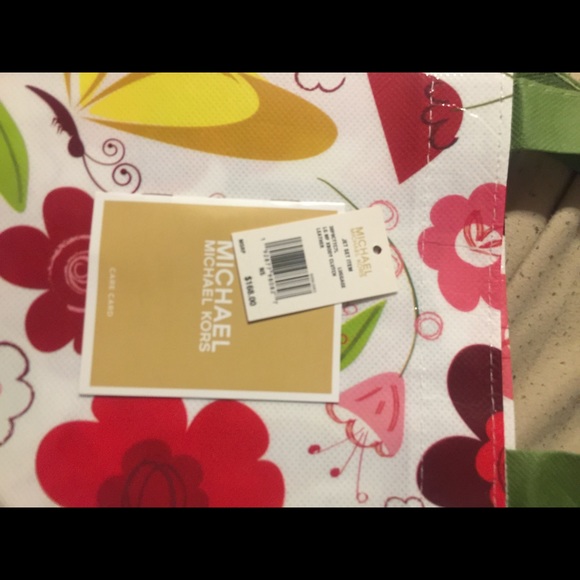 Micheal Kors Jet Set Wallet - Picture 9 of 9